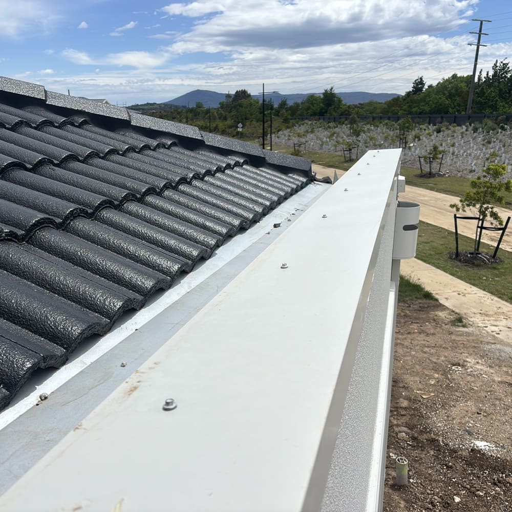 Fixed to the frame from top!, recorded during a frame inspection in Gisborne